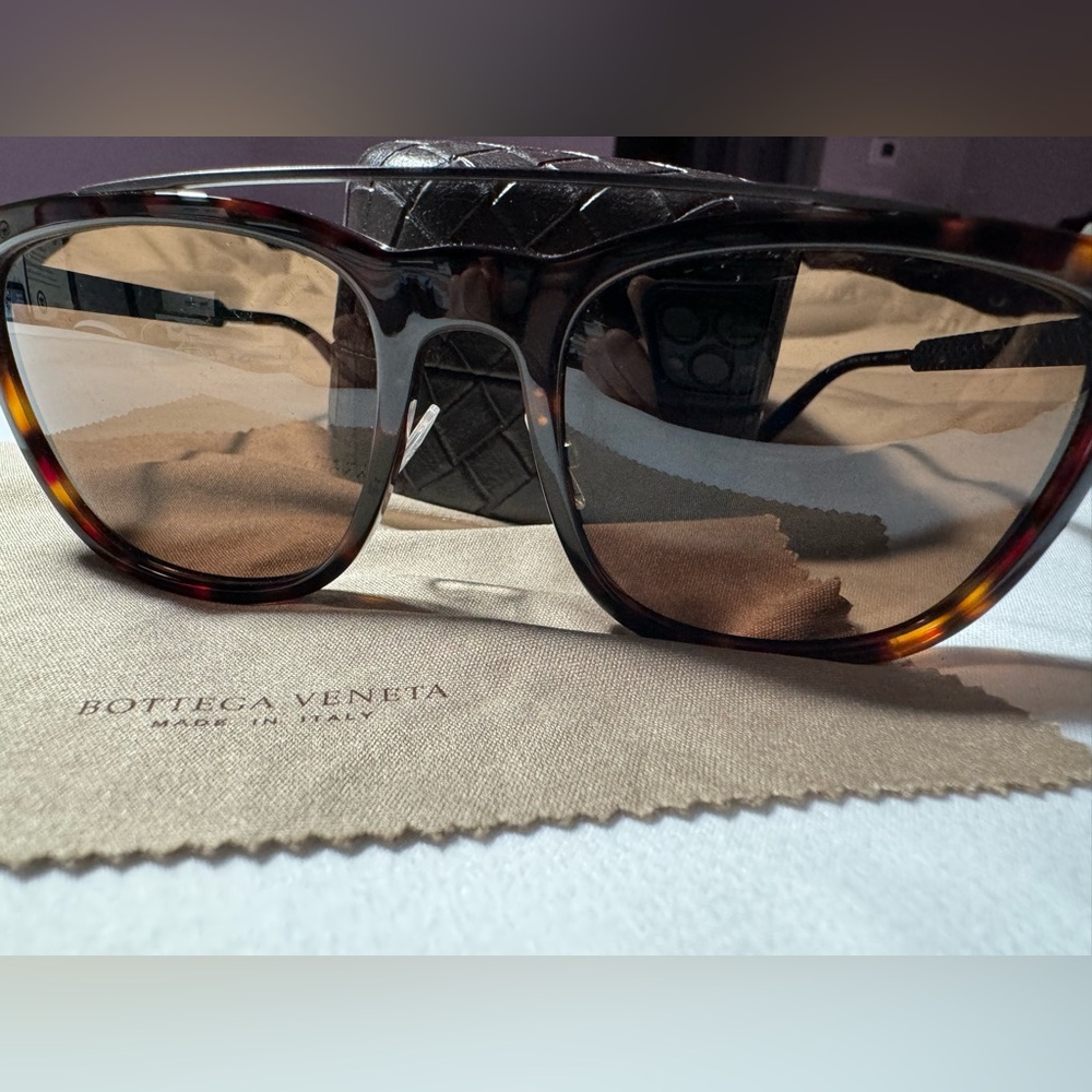 Bottega Veneta Wayfarer Sunglasses with Case
